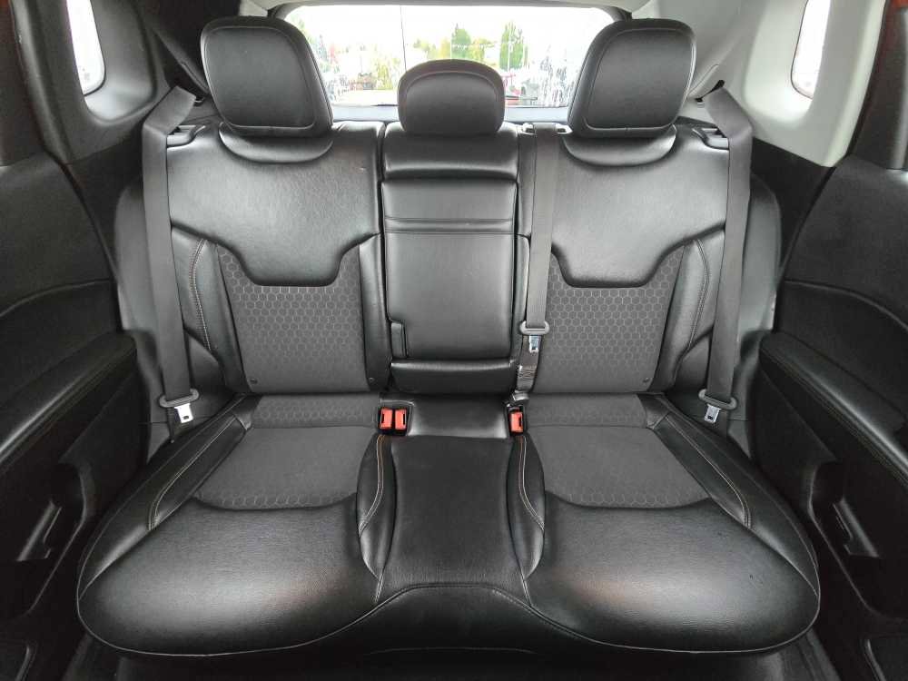 Used 2018 Jeep Compass Latitude w/ Cold Weather Group image 17