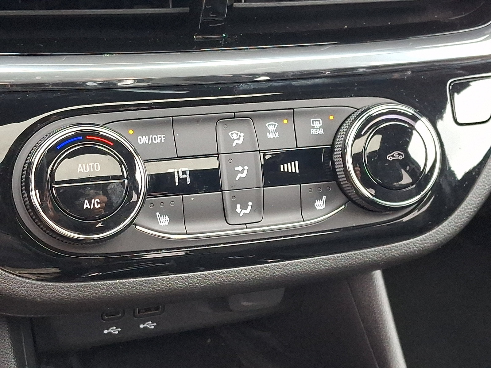 Certified 2024 Buick Envista Sport Touring w/ Convenience I Package FWD image 17