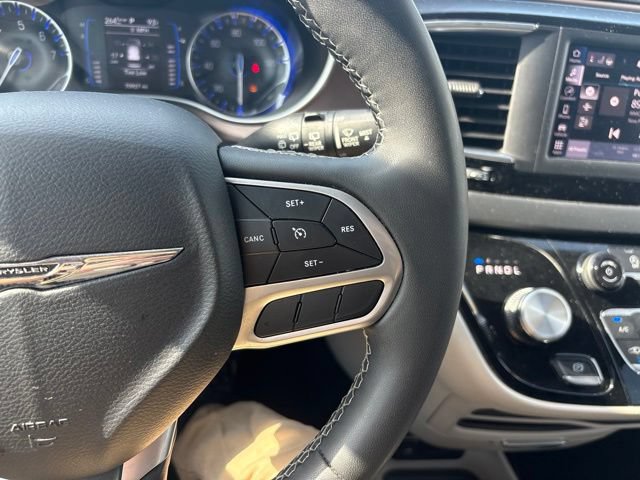Used 2023 Chrysler Voyager LX FWD image 17