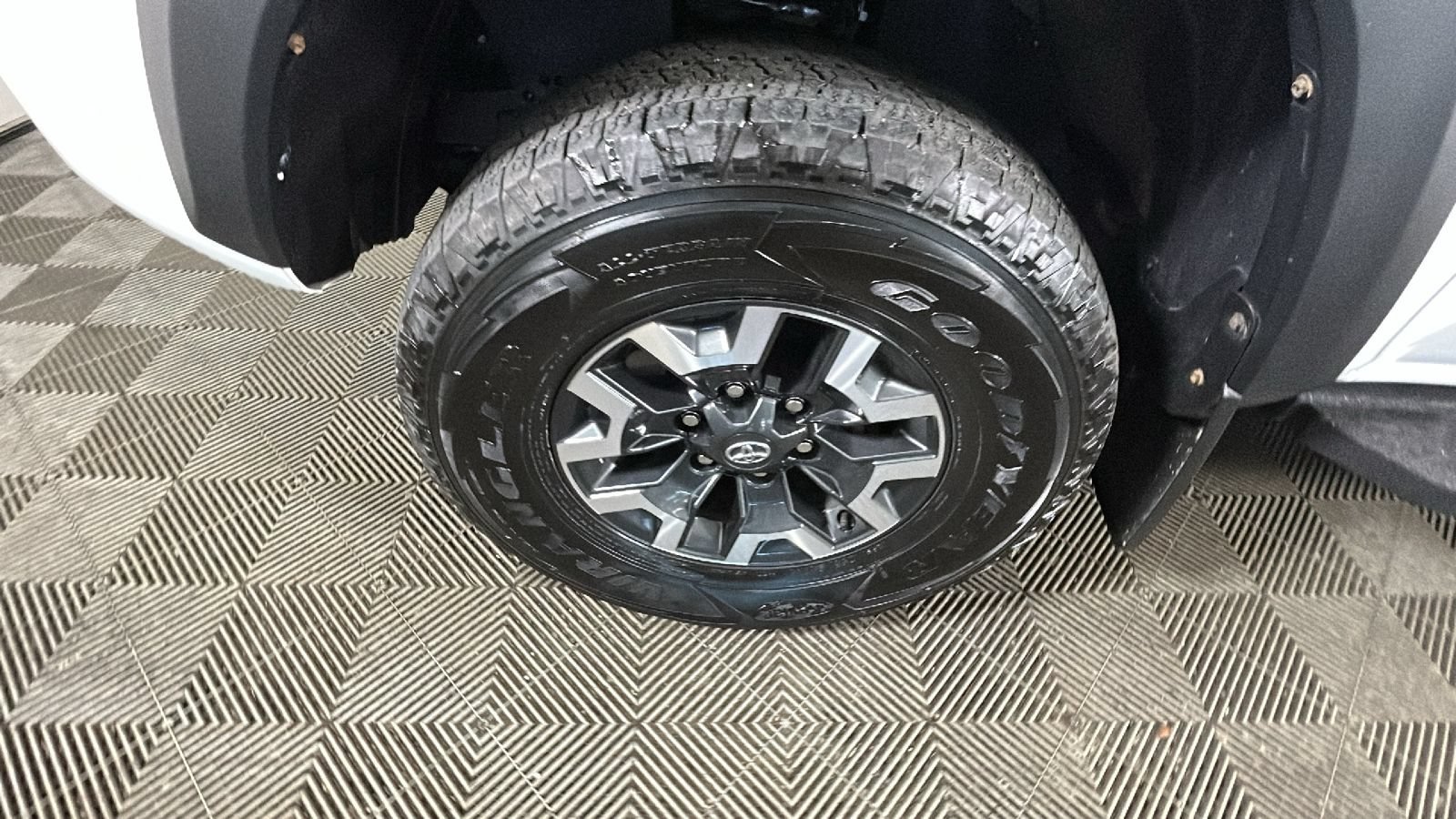 Used 2021 Toyota Tacoma TRD Off-Road AWD/4WD image 11
