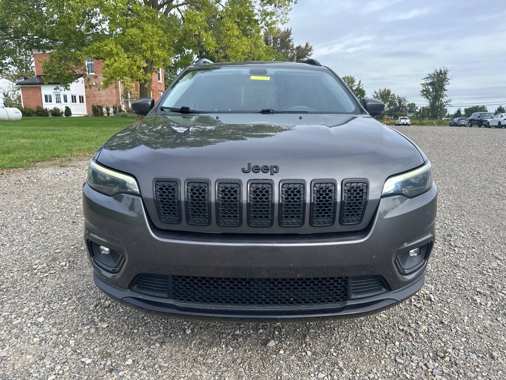 Used 2019 Jeep Cherokee Latitude Plus AWD/4WD image 2