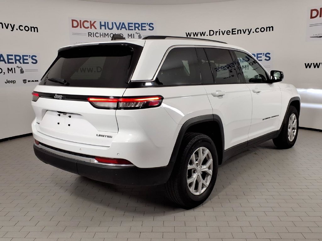 Used 2023 Jeep Grand Cherokee Limited AWD/4WD image 4