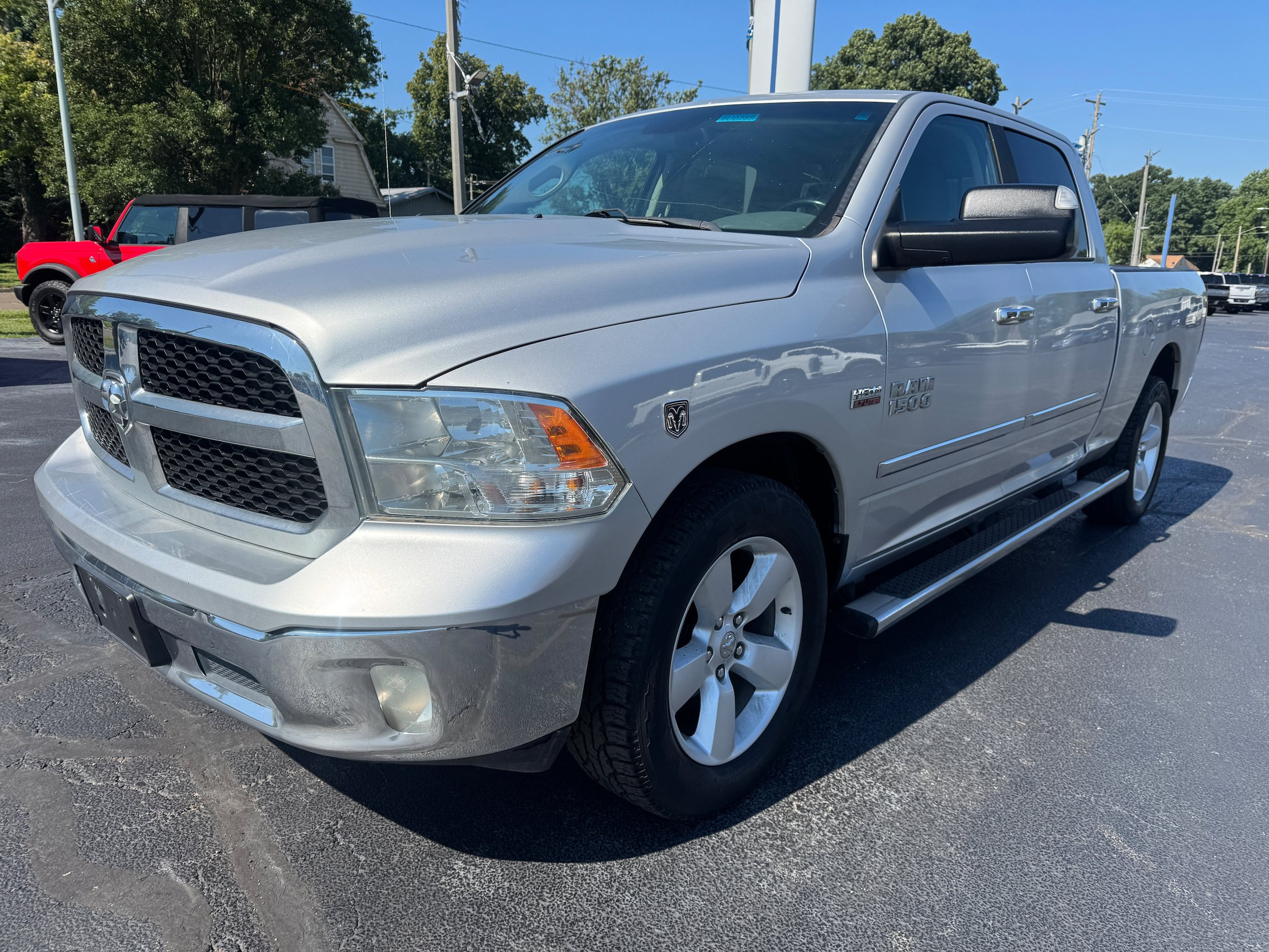 Used 2017 RAM 1500 Classic SLT AWD/4WD image 3