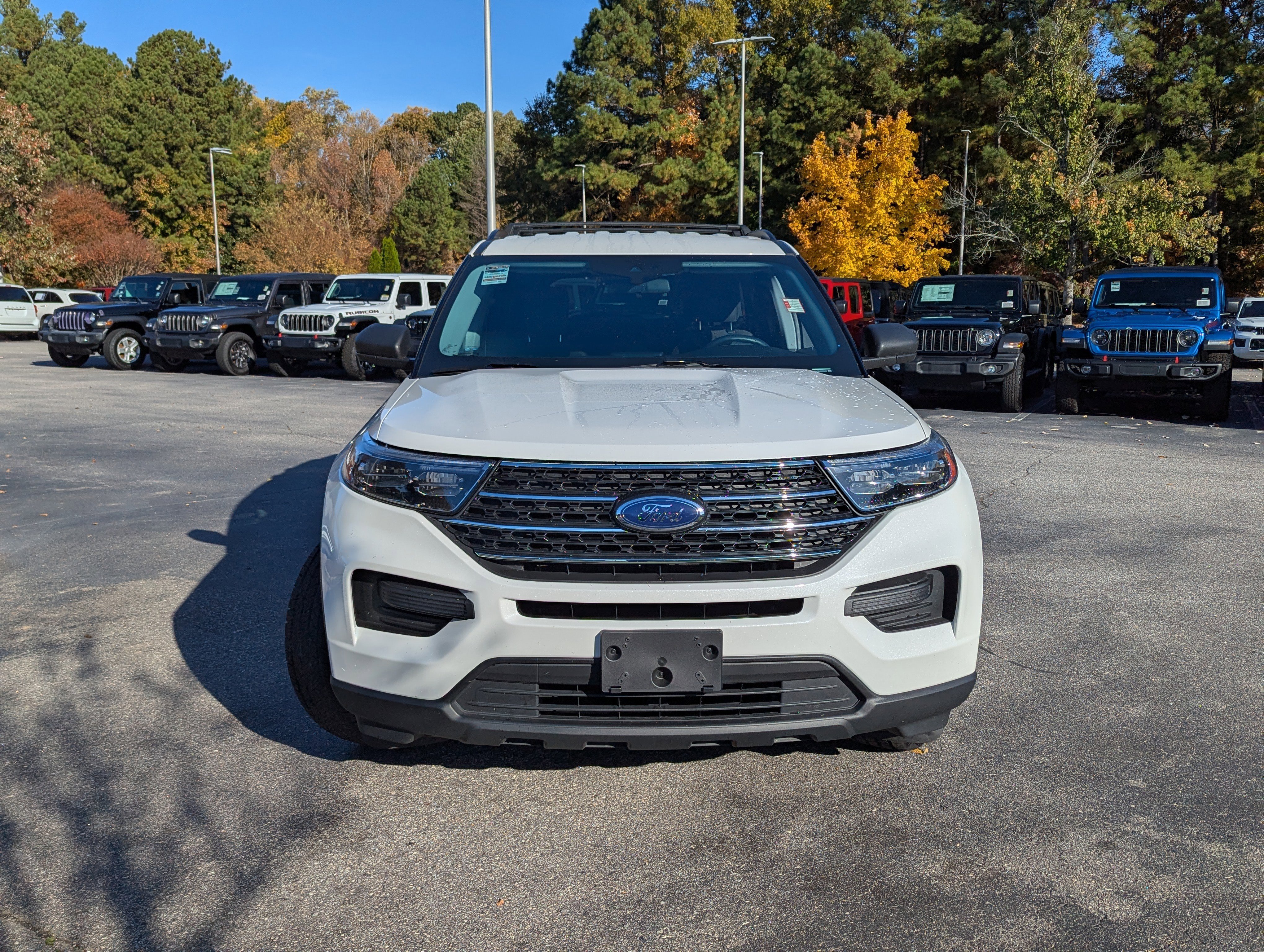 Used 2022 Ford Explorer XLT image 2