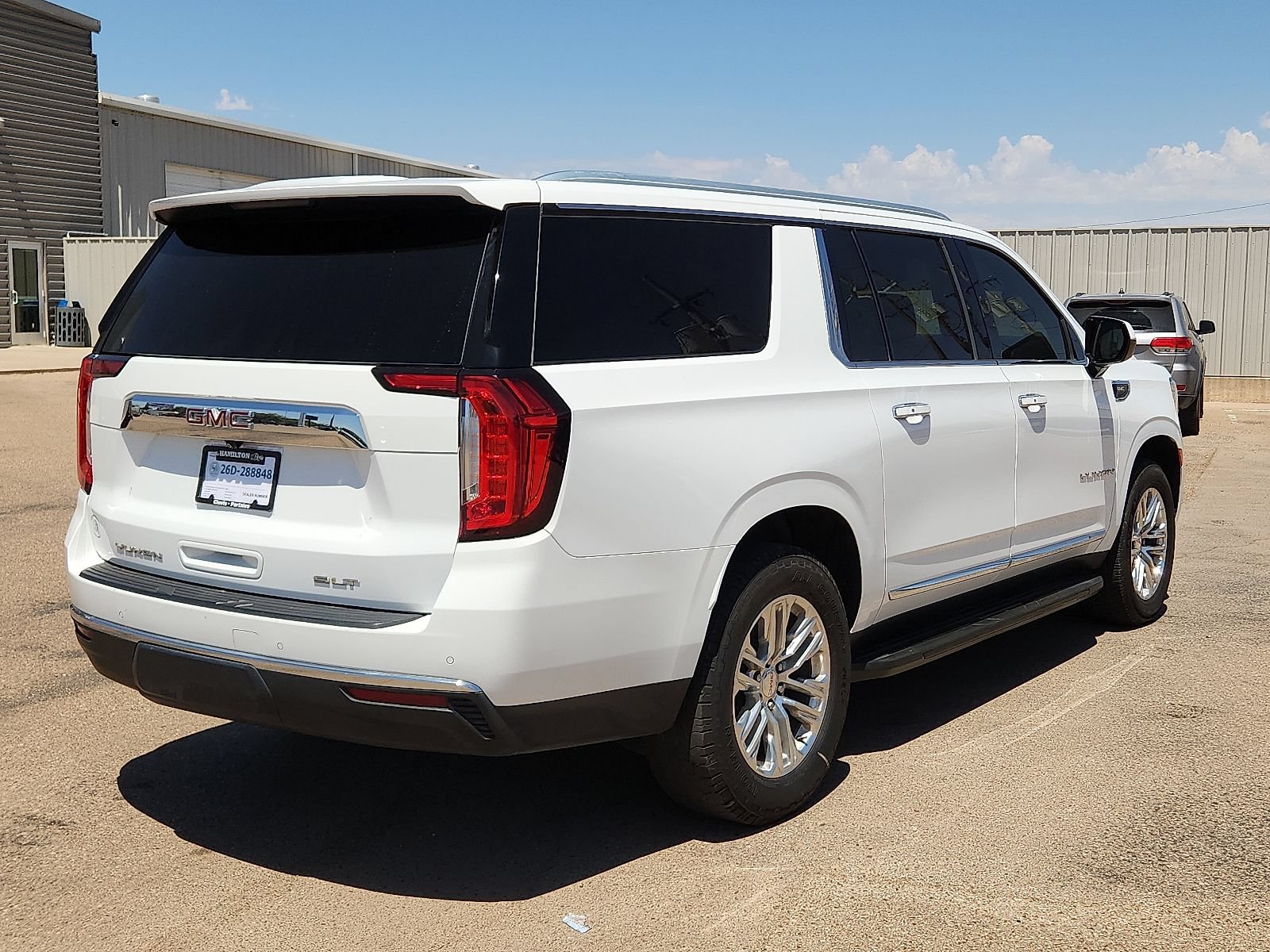Used 2023 GMC Yukon XL SLT RWD image 4