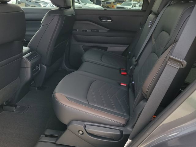 Used 2024 Nissan Pathfinder Platinum w/ Cargo Package AWD/4WD image 8