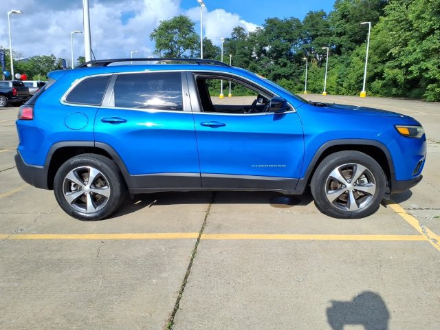 Used 2022 Jeep Cherokee Limited w/ Mopar Interior Package AWD/4WD image 7