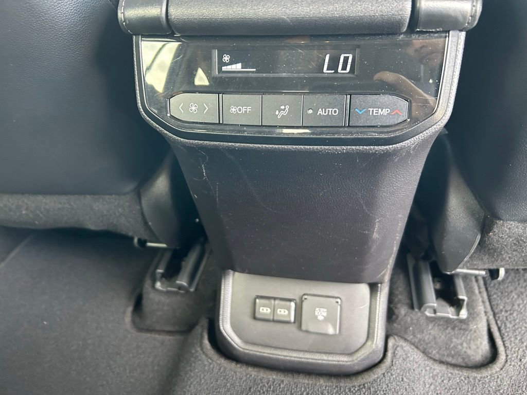 Used 2024 Toyota Highlander Limited AWD/4WD image 26