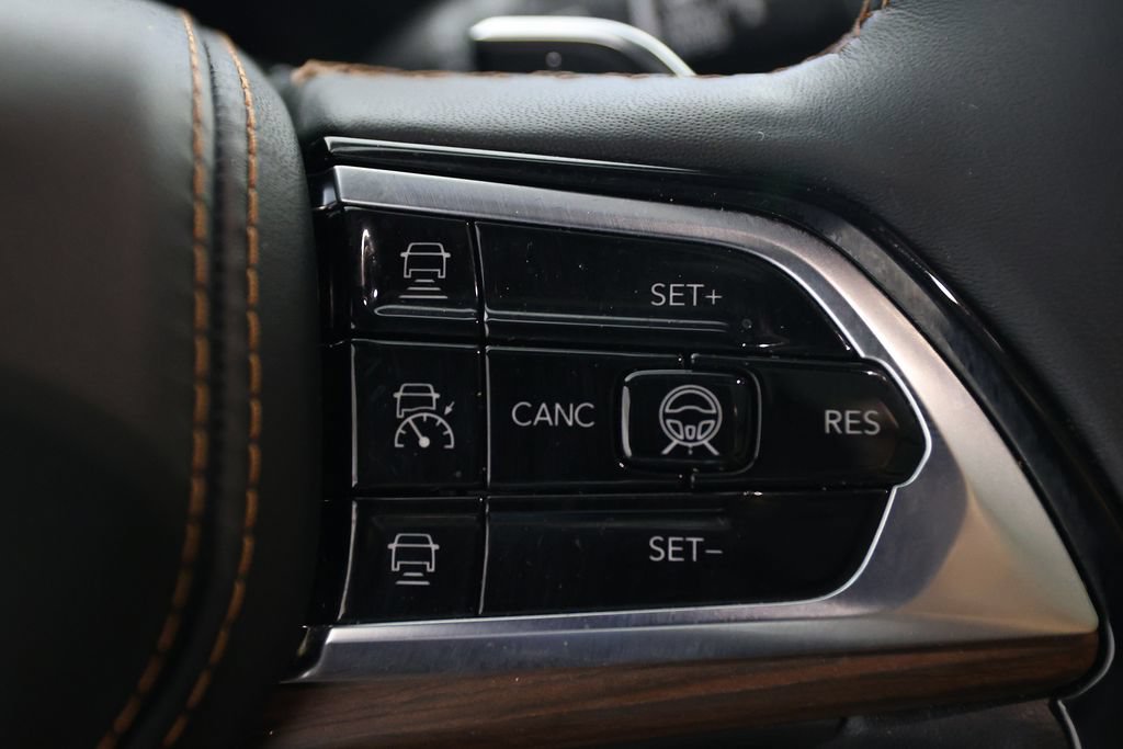 Used 2025 Jeep Grand Cherokee Summit AWD/4WD image 21