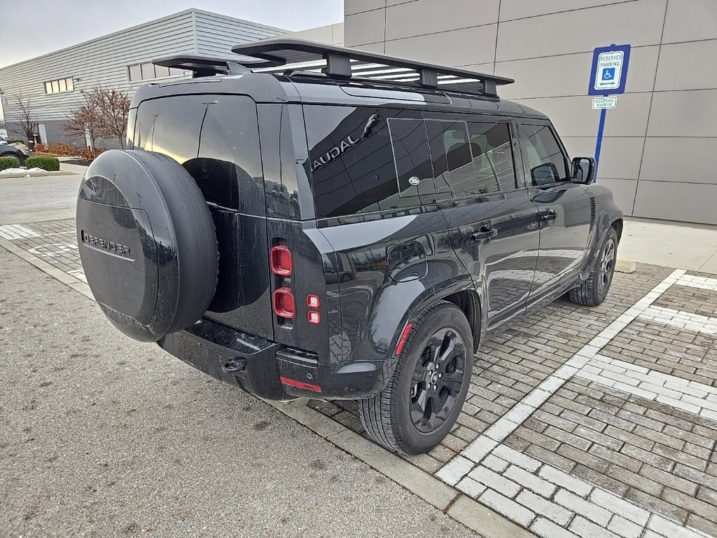 Used 2024 Land Rover Defender 110 X-Dynamic SE image 5