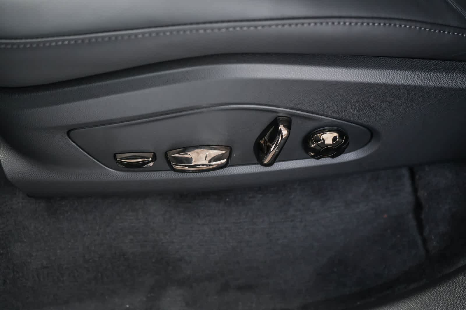 New 2026 Porsche Cayenne S AWD/4WD image 25