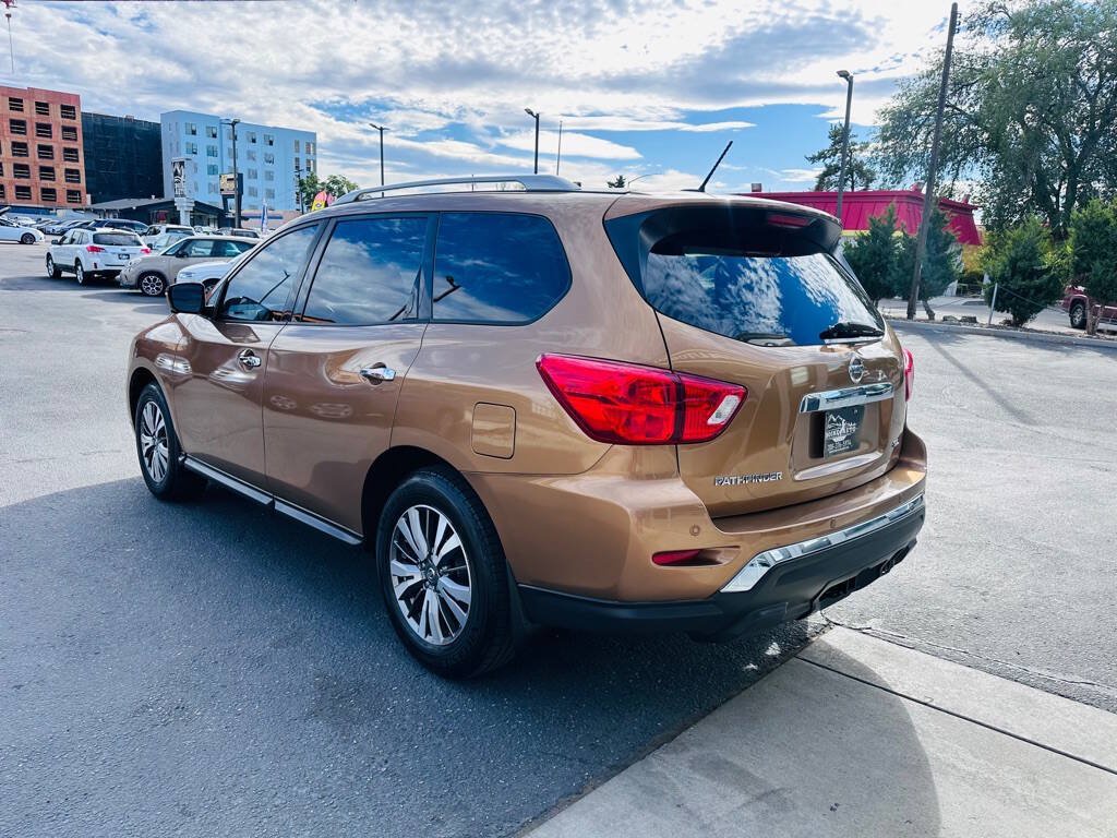 Used 2017 Nissan Pathfinder SL w/ SL Tech Package AWD/4WD image 5