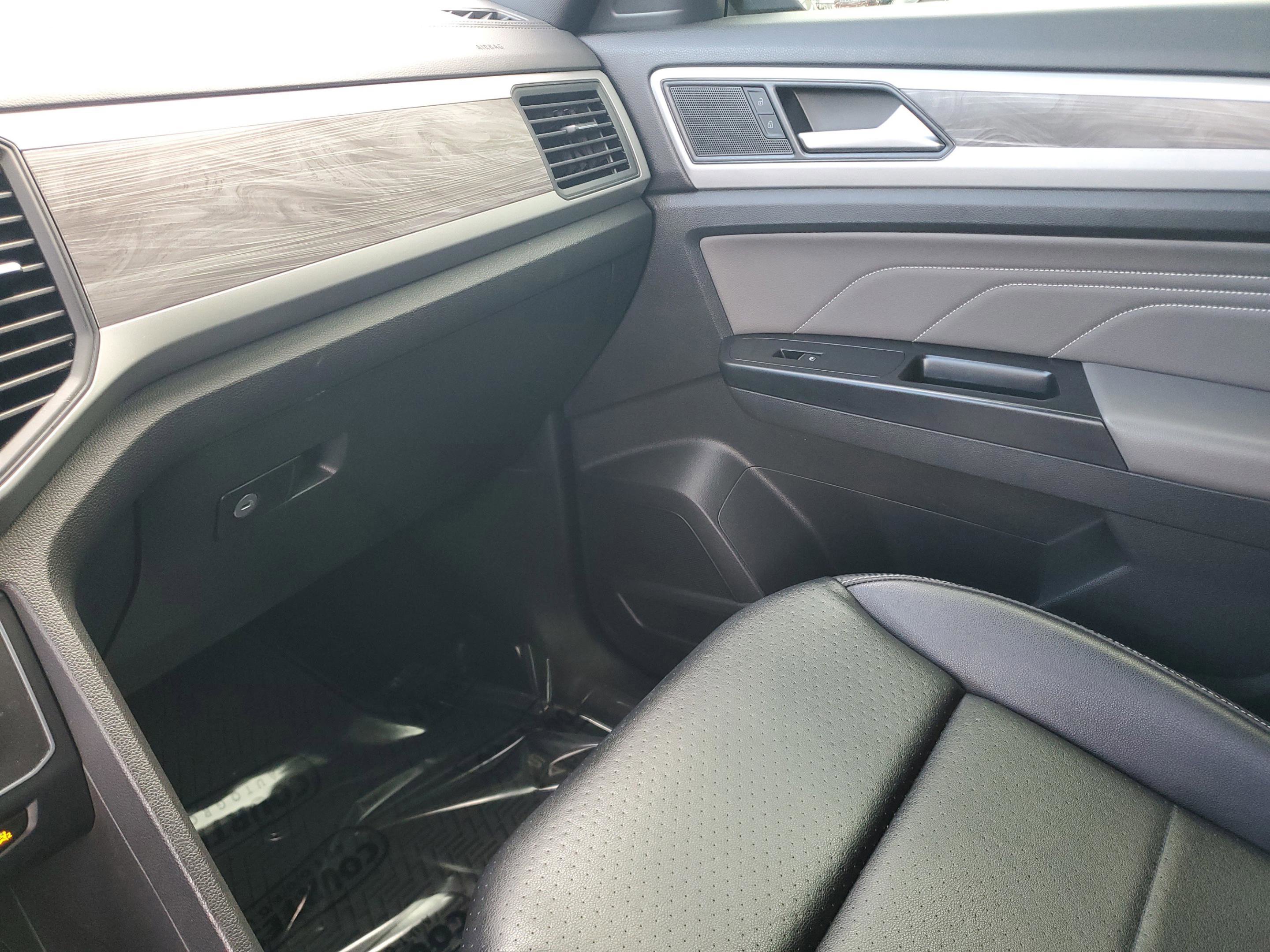 Used 2021 Volkswagen Atlas Cross Sport SE w/ Panoramic Sunroof Package image 27