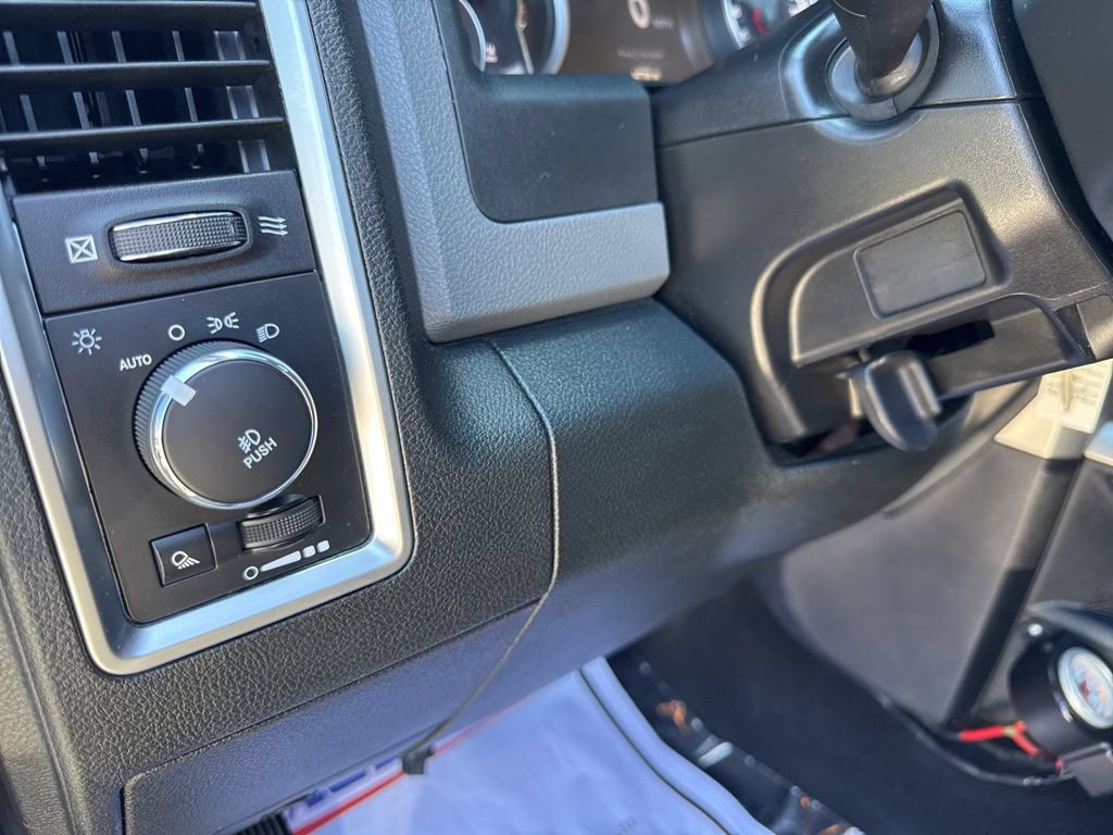 Used 2015 RAM 1500 Classic SLT w/ Luxury Group AWD/4WD image 15