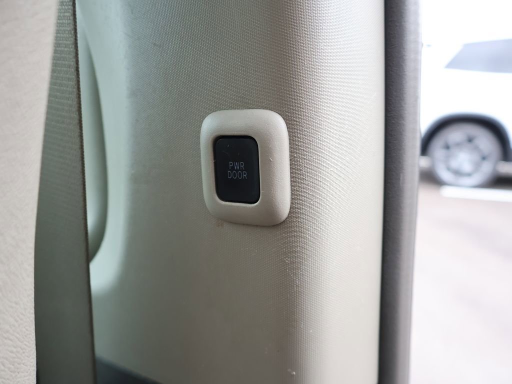 Used 2015 Toyota Sienna XLE Premium image 16