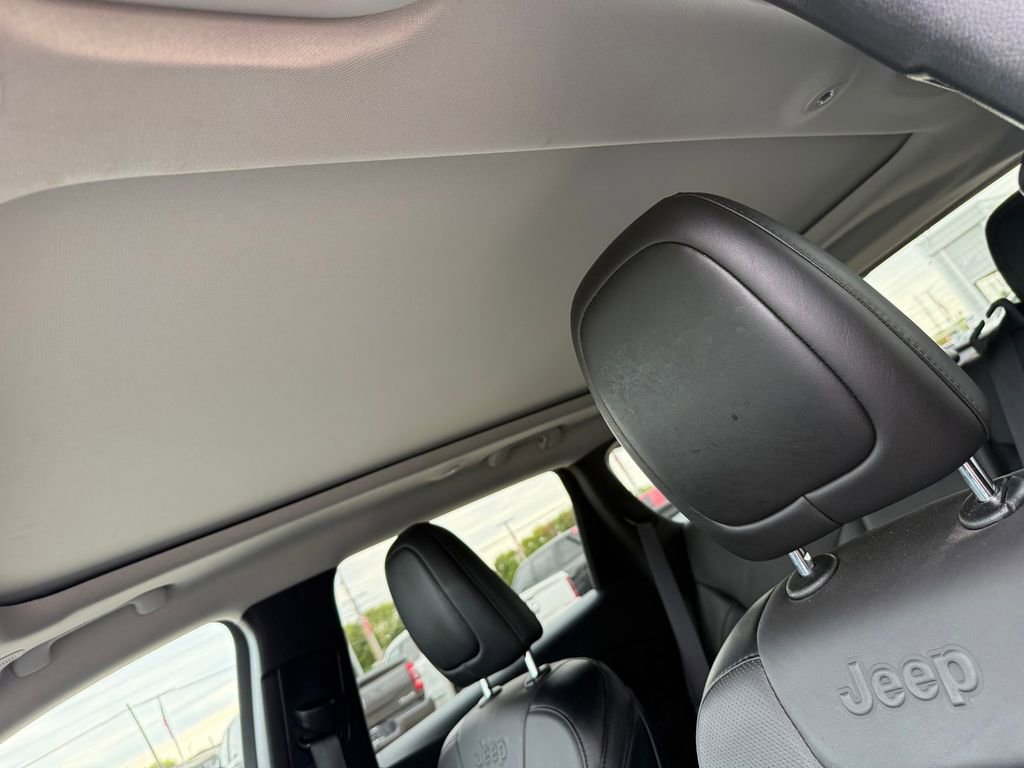 Used 2022 Jeep Cherokee Limited image 18