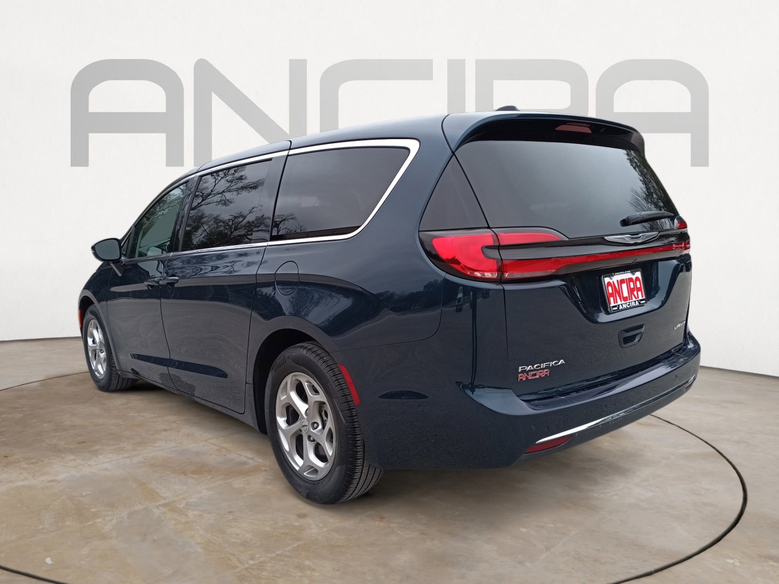 Used 2024 Chrysler Pacifica Limited image 8