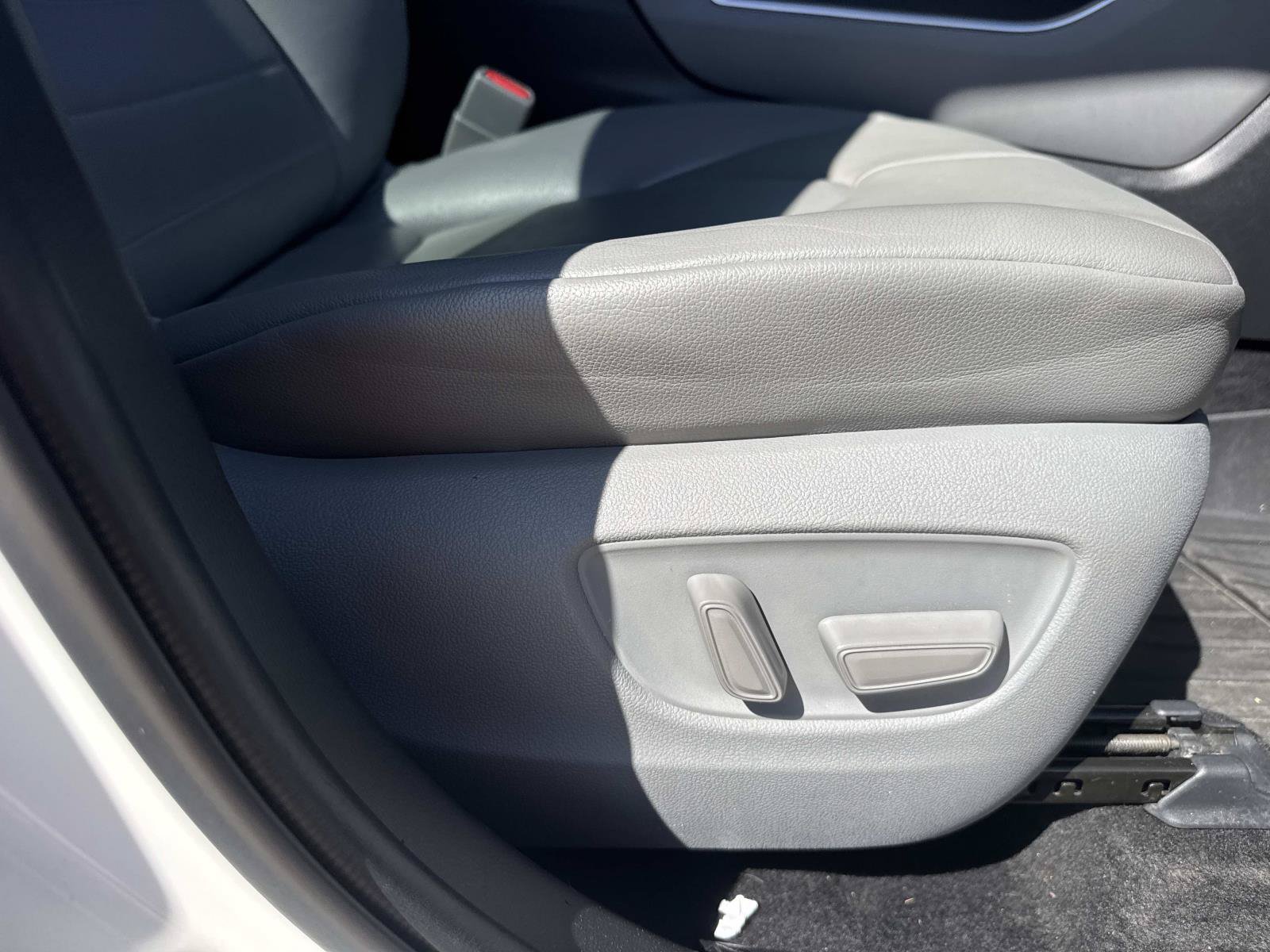 Used 2020 Toyota Highlander XLE FWD image 14