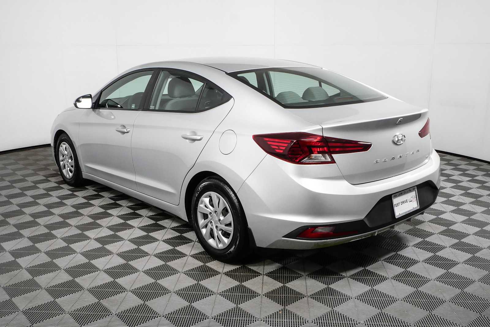Used 2019 Hyundai Elantra SE w/ Winter Weather Package FWD image 25