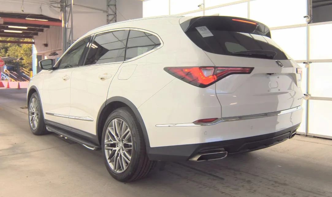 Used 2022 Acura MDX SH-AWD w/ Advance Package image 4
