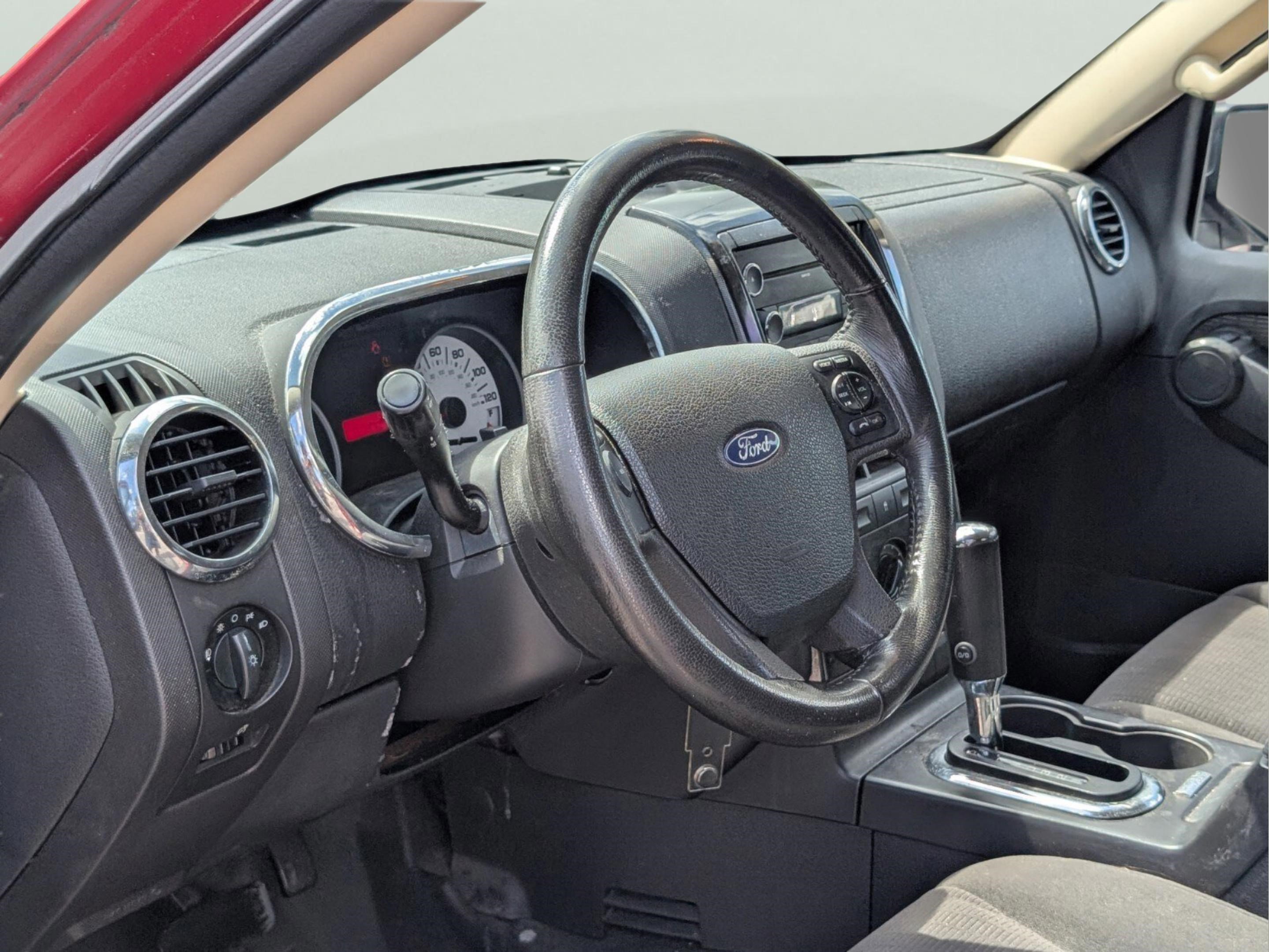 Used 2010 Ford Explorer Sport Trac XLT image 30