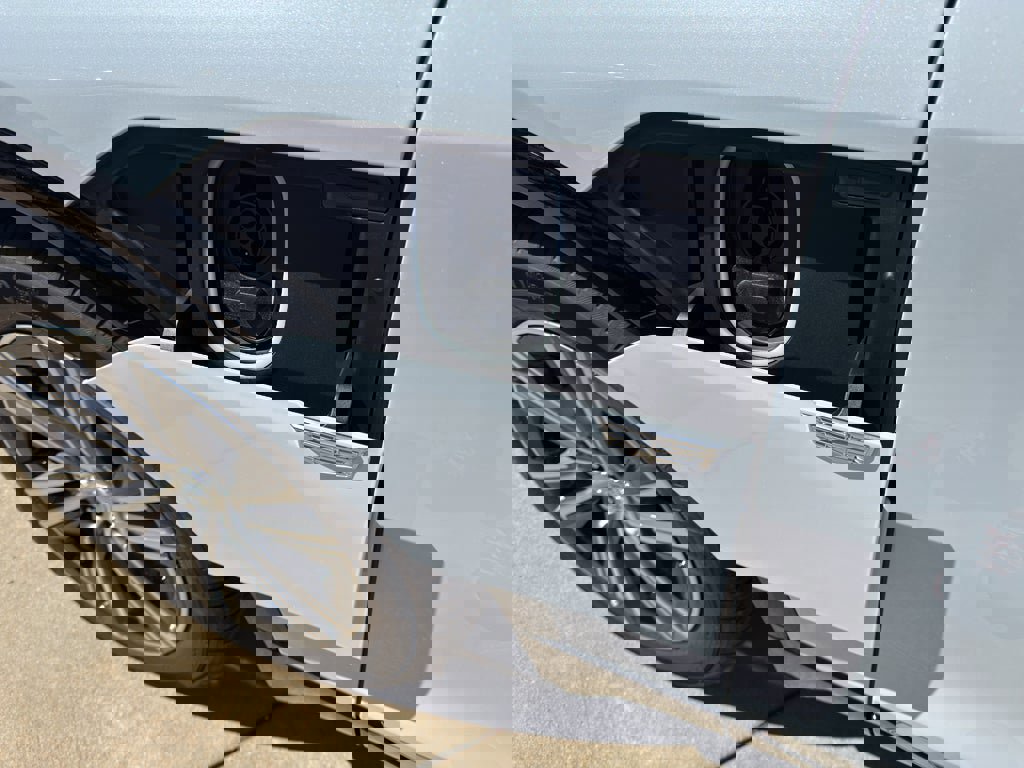 New 2026 Cadillac Lyriq Luxury image 9