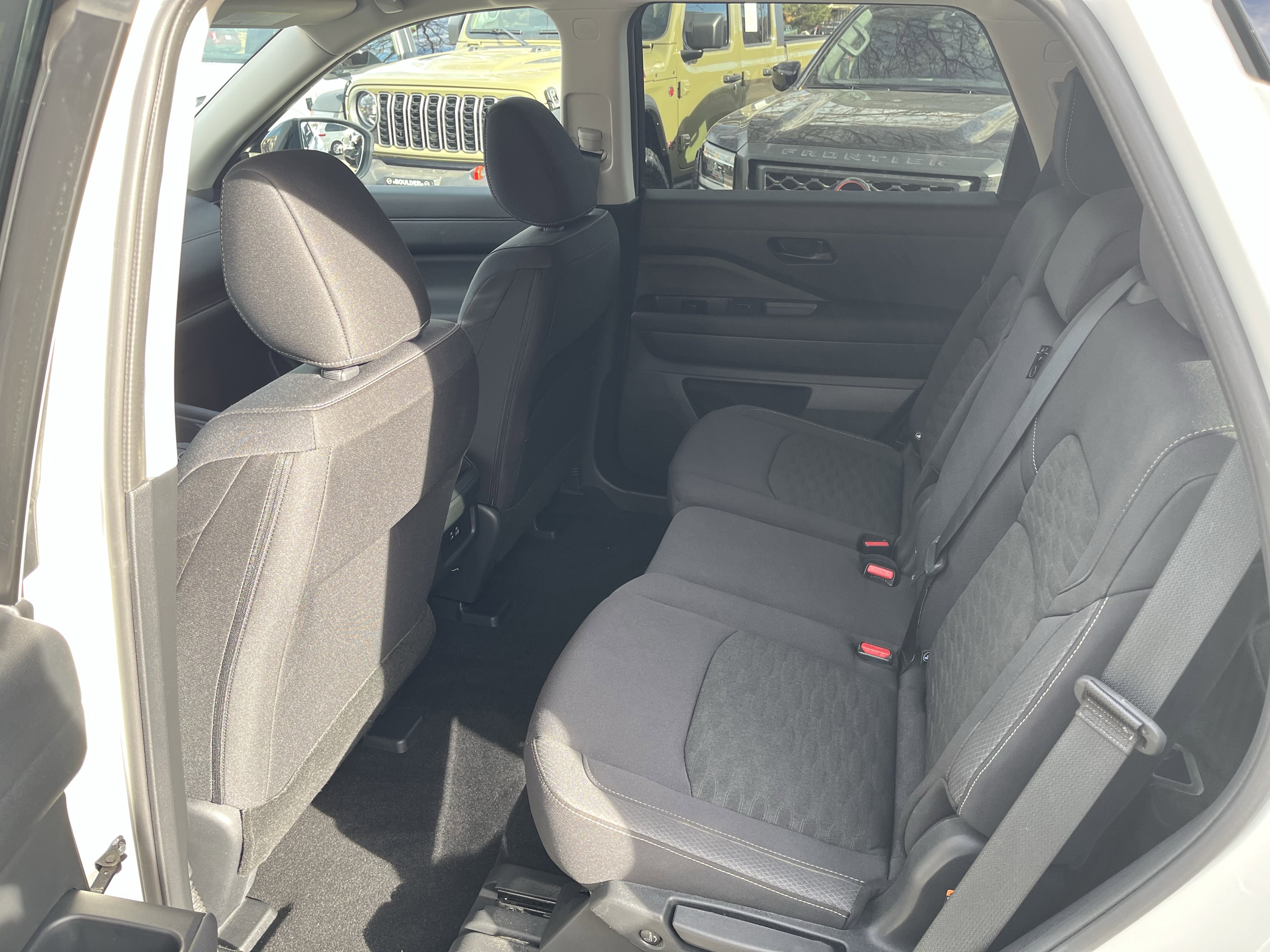 Used 2024 Nissan Pathfinder S image 27