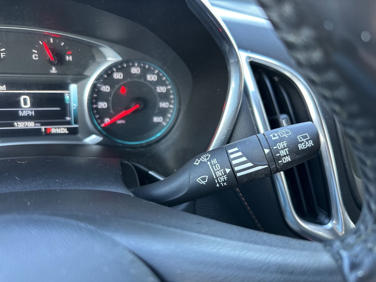 Used 2018 Chevrolet Equinox Premier w/ Infotainment II Package AWD/4WD image 29