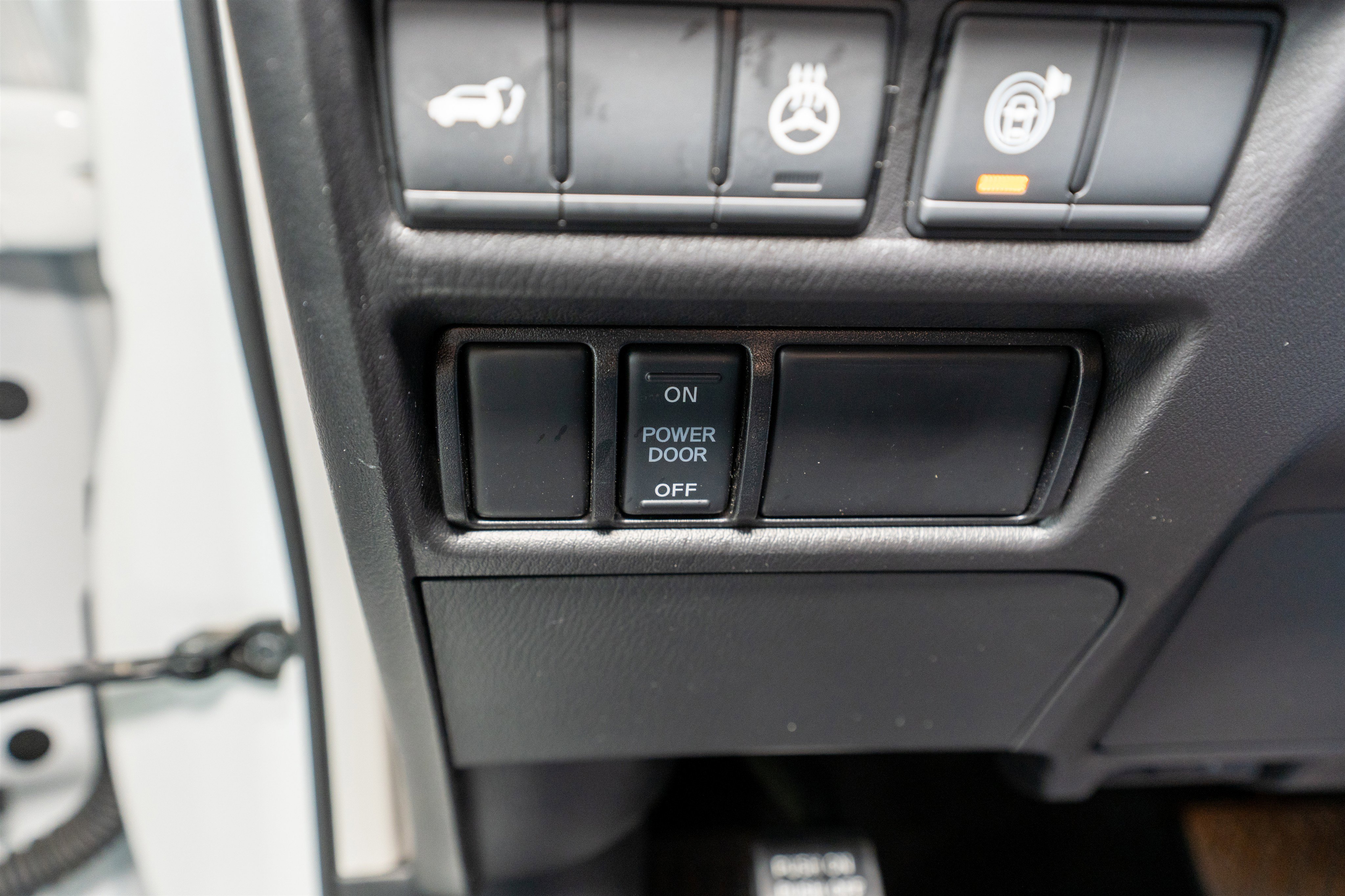 Used 2024 Nissan Armada SL w/ Captain's Chairs Package image 33