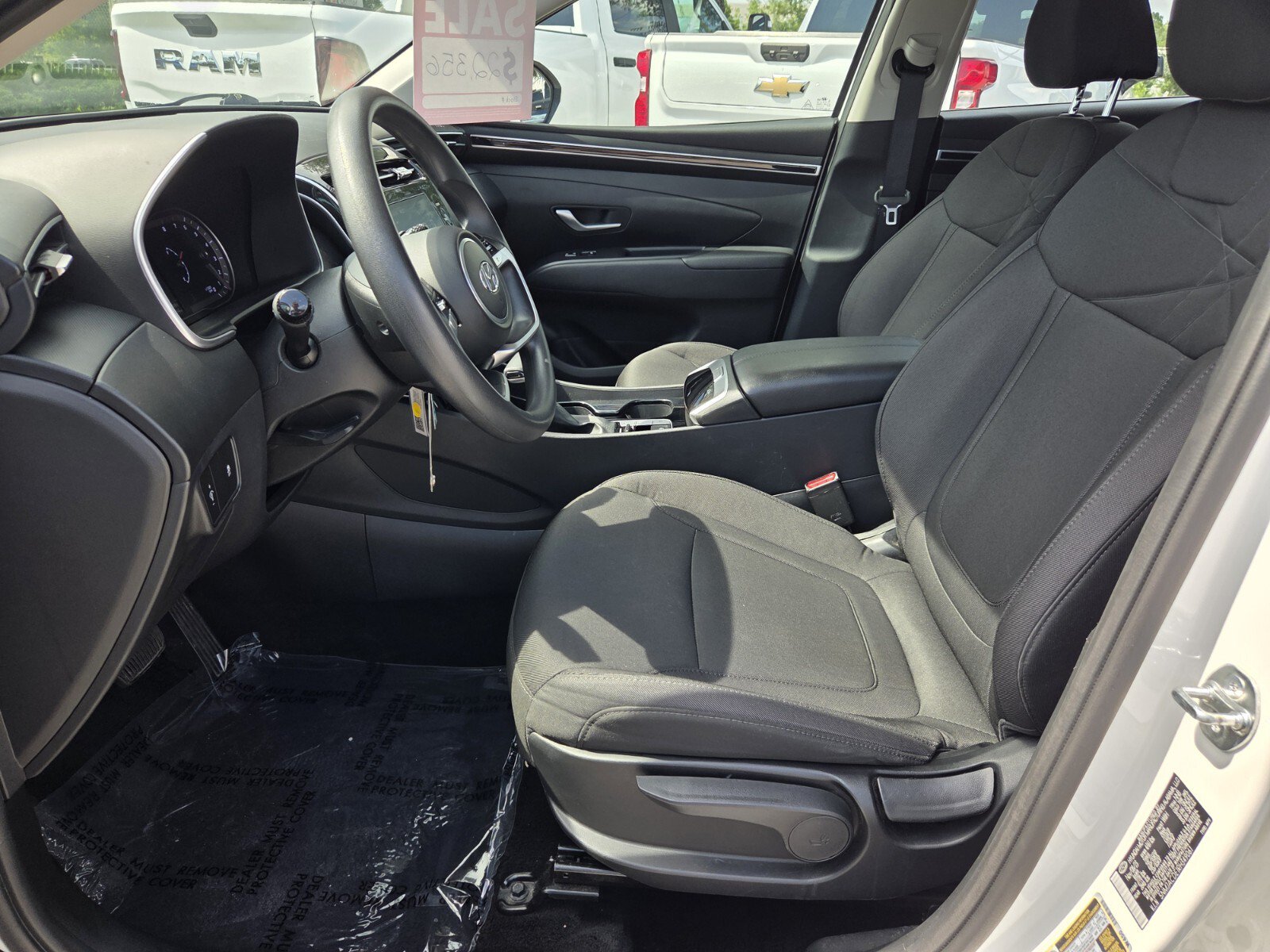 Used 2024 Hyundai Tucson SE AWD/4WD image 3