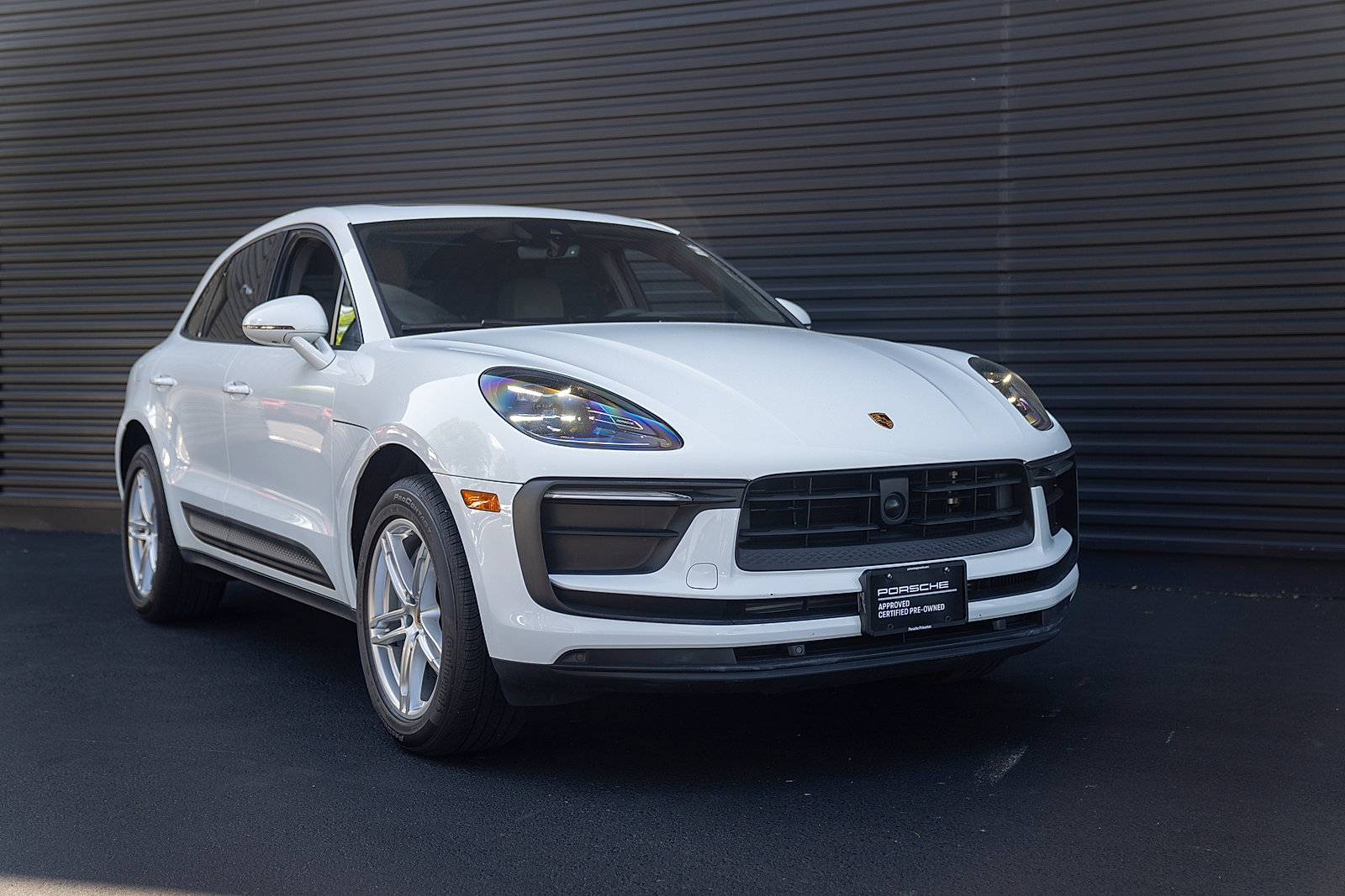 Used 2023 Porsche Macan AWD/4WD image 26
