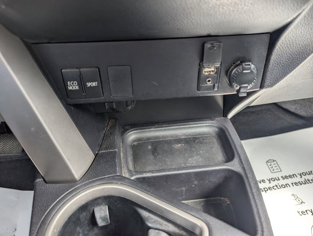 Used 2016 Toyota RAV4 LE image 16