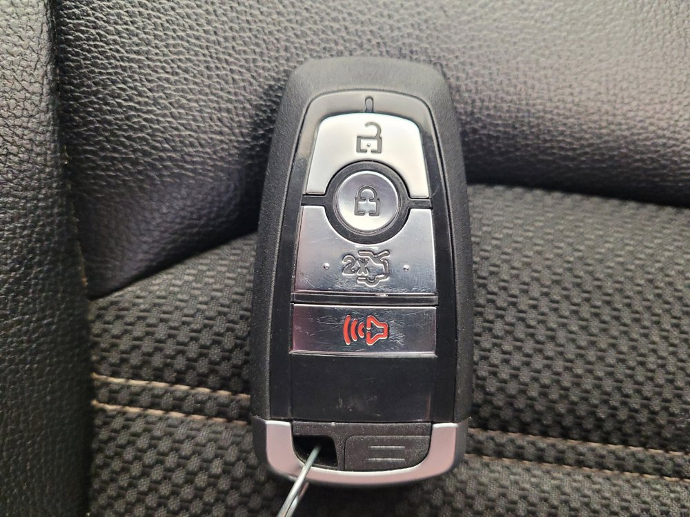 Used 2018 Ford Fusion SE w/ Equipment Group 201A FWD image 32