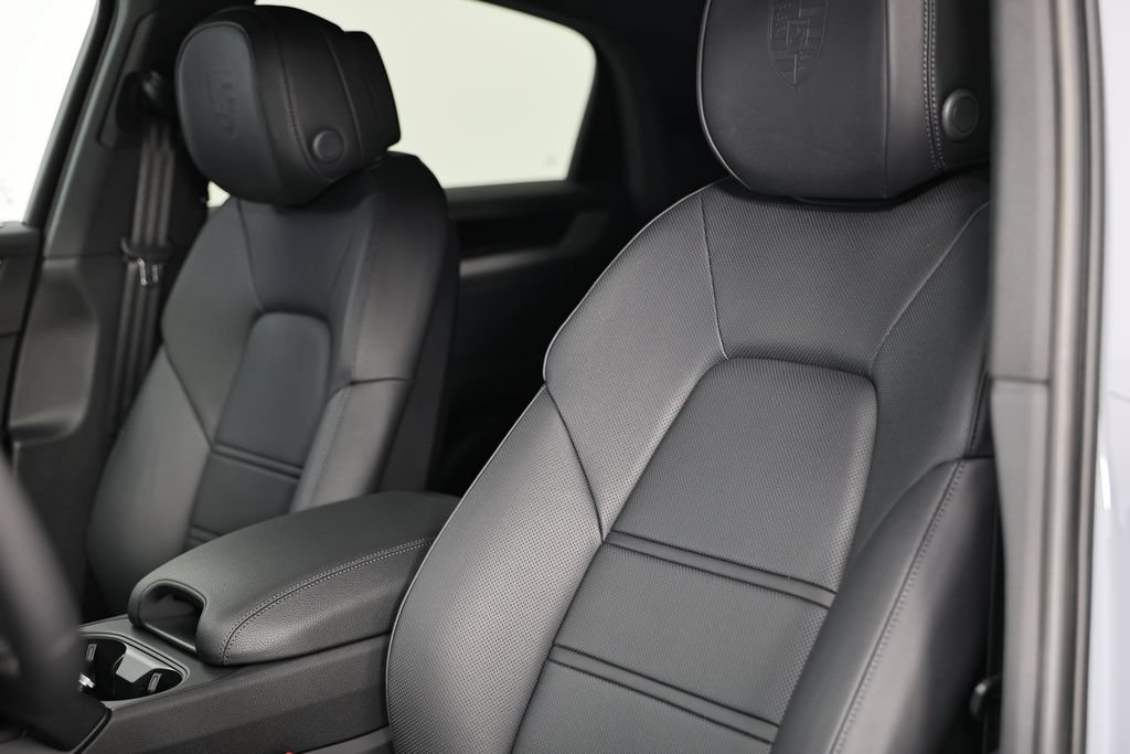 New 2026 Porsche Cayenne Coupe AWD/4WD image 16