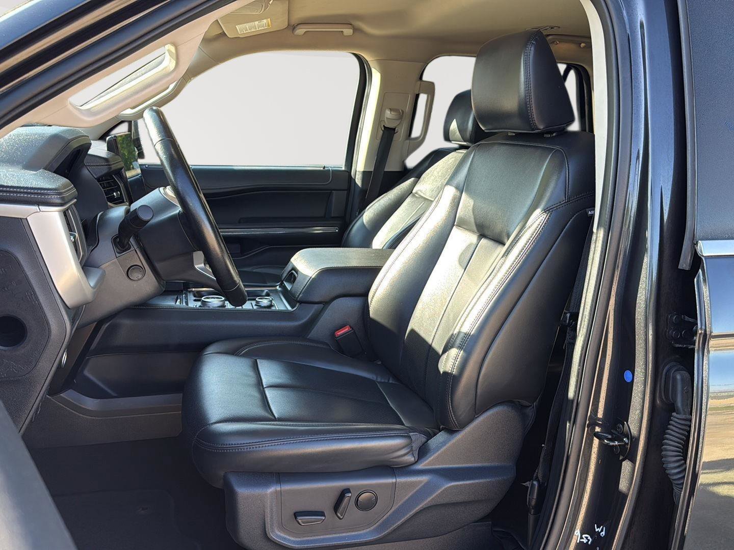 Used 2024 Ford Expedition Max XLT image 13