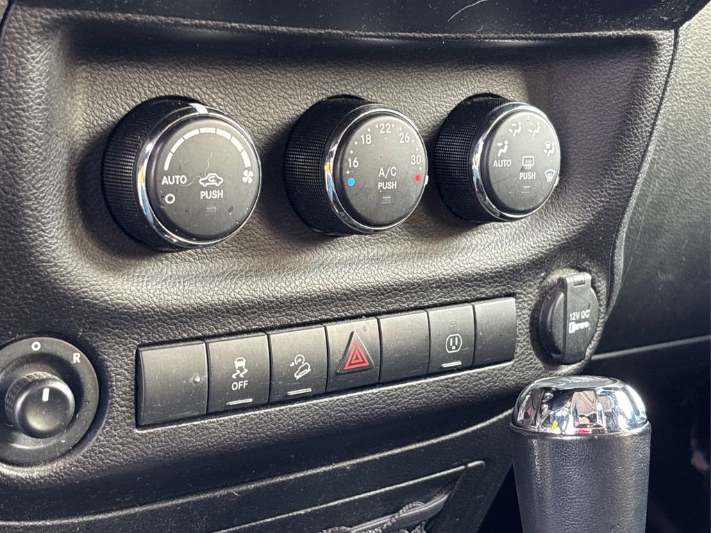 Used 2018 Jeep Wrangler Unlimited Sahara w/ Connectivity Group image 21