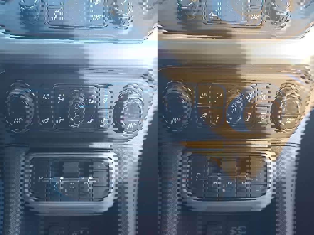 Used 2023 GMC Acadia SLE w/ Driver Convenience Package image 11