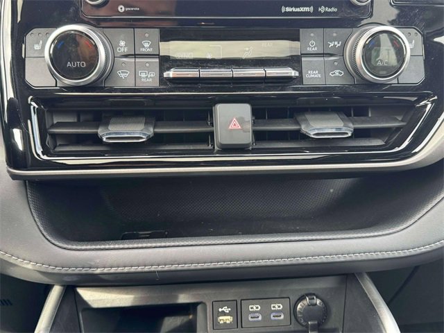 Used 2022 Toyota Highlander XLE image 29