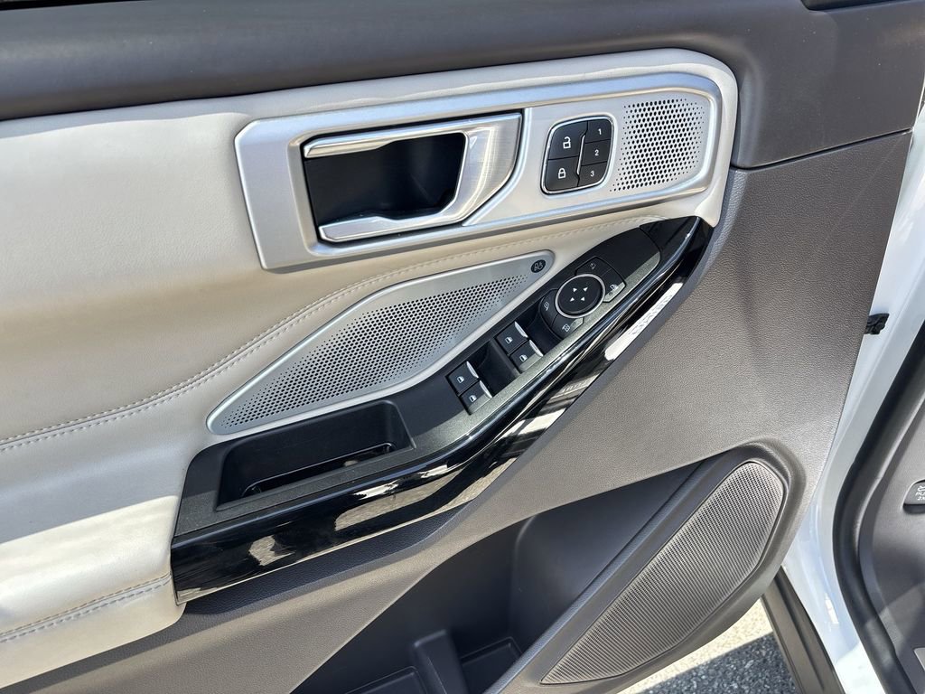 Used 2022 Ford Explorer Platinum w/ Equipment Group 601A image 15