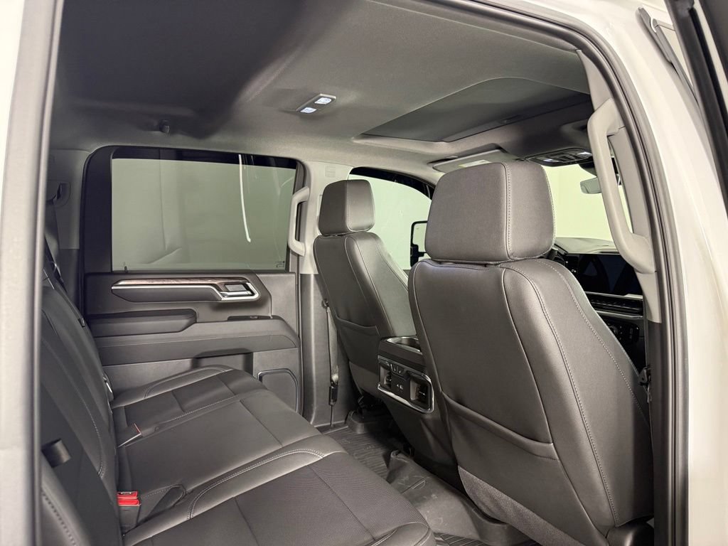 Used 2025 Chevrolet Silverado 2500 LTZ w/ LTZ Premium Package AWD/4WD image 17