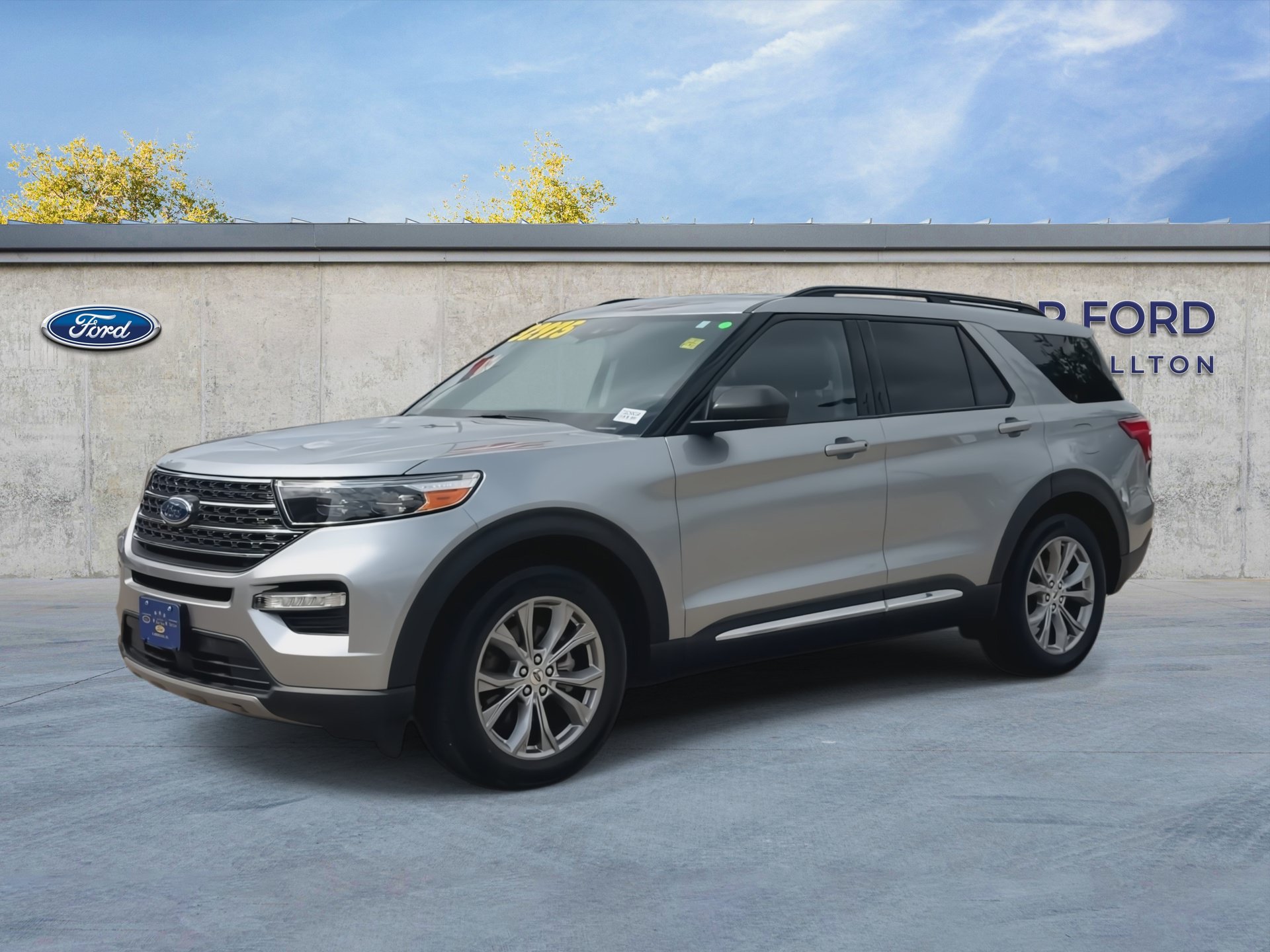 Certified 2023 Ford Explorer XLT w/ Equipment Group 202A RWD image 4