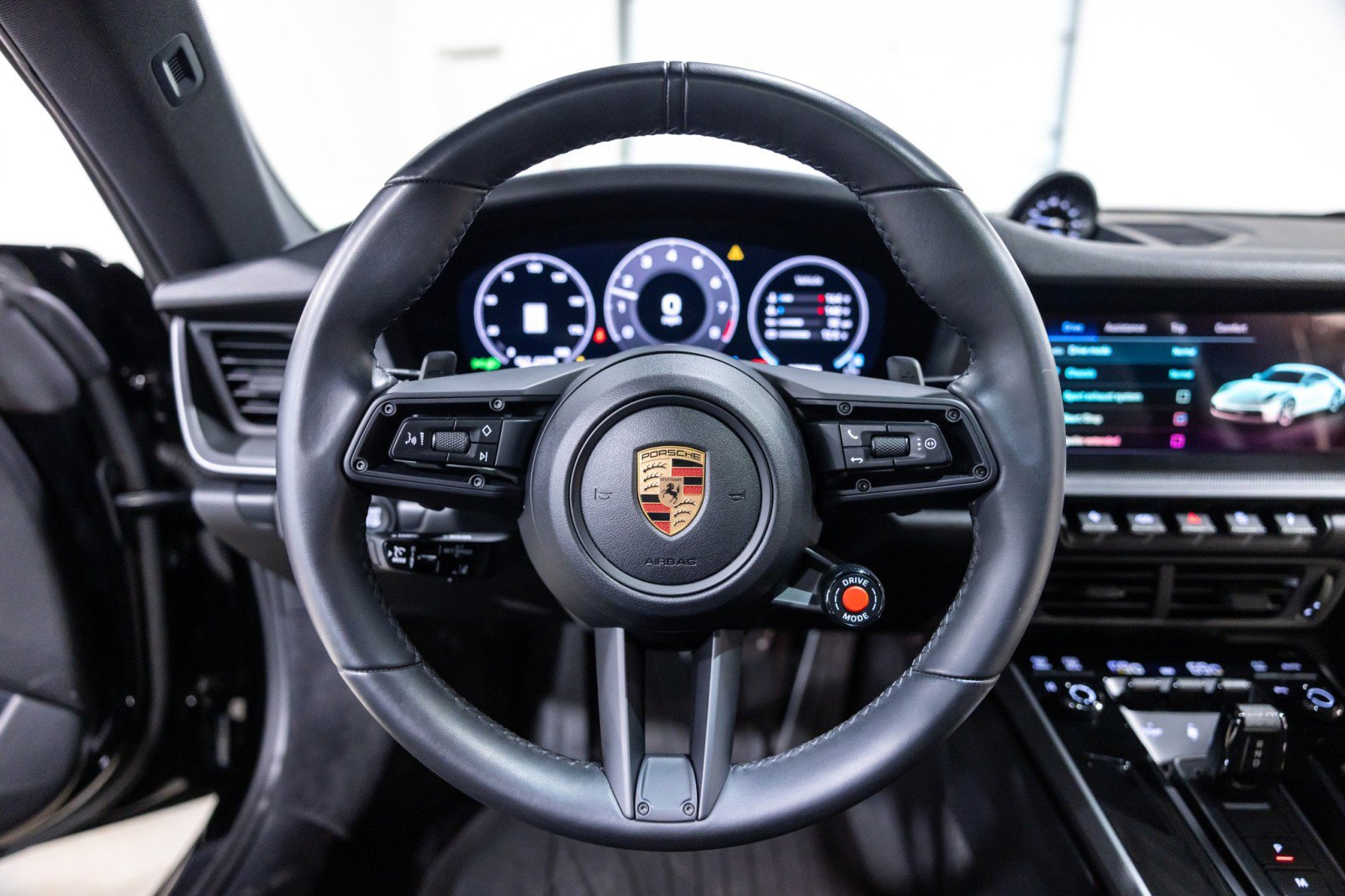 Used 2025 Porsche 911 Carrera RWD image 33