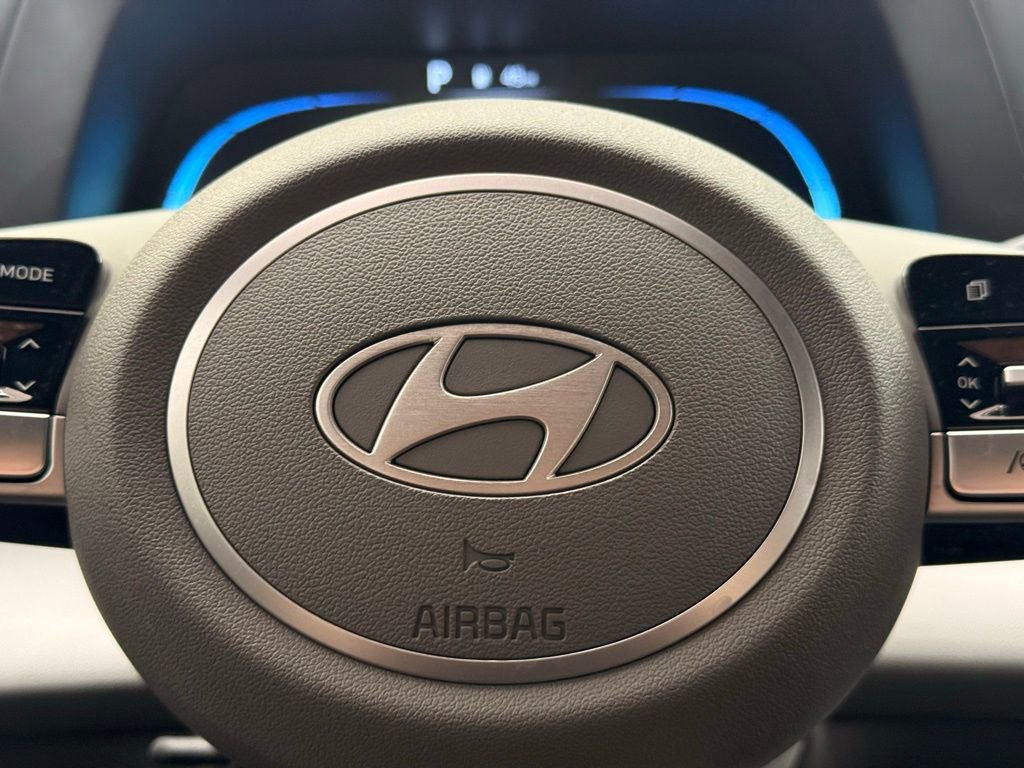 Used 2025 Hyundai Elantra Sport image 18