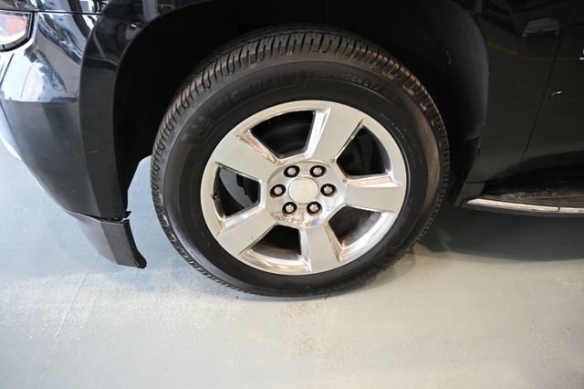 Used 2017 Chevrolet Suburban Premier AWD/4WD image 34