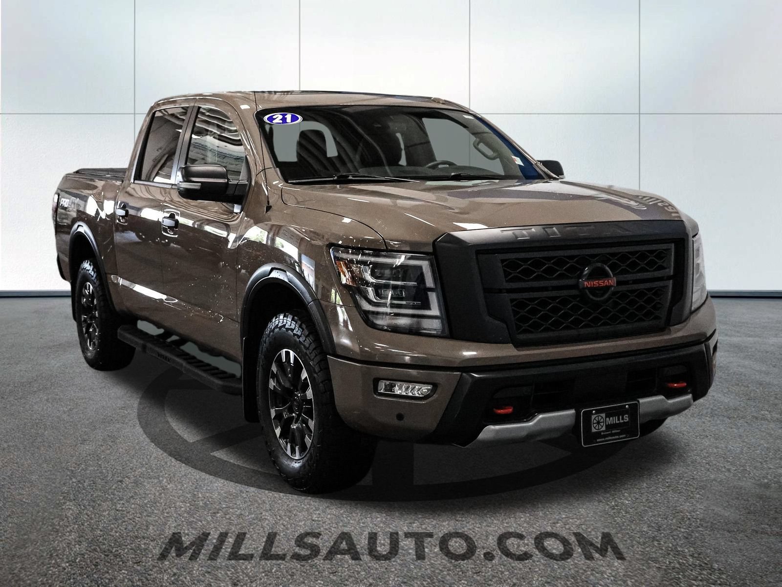 Used 2021 Nissan Titan PRO-4X w/ Pro-4x Convenience Package AWD/4WD image 11