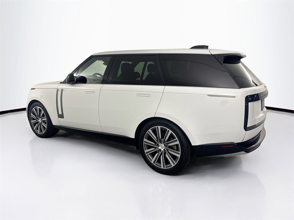 Used 2023 Land Rover Range Rover SE image 7