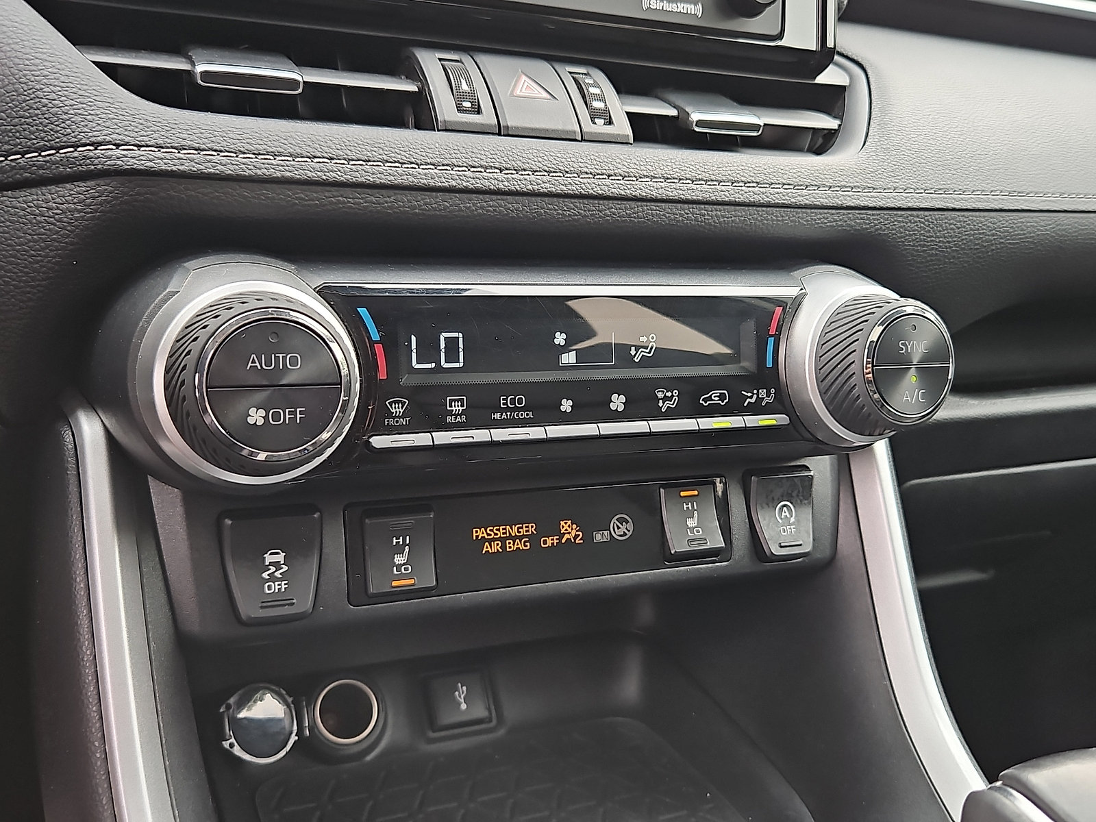 Used 2020 Toyota RAV4 XLE Premium AWD/4WD image 17