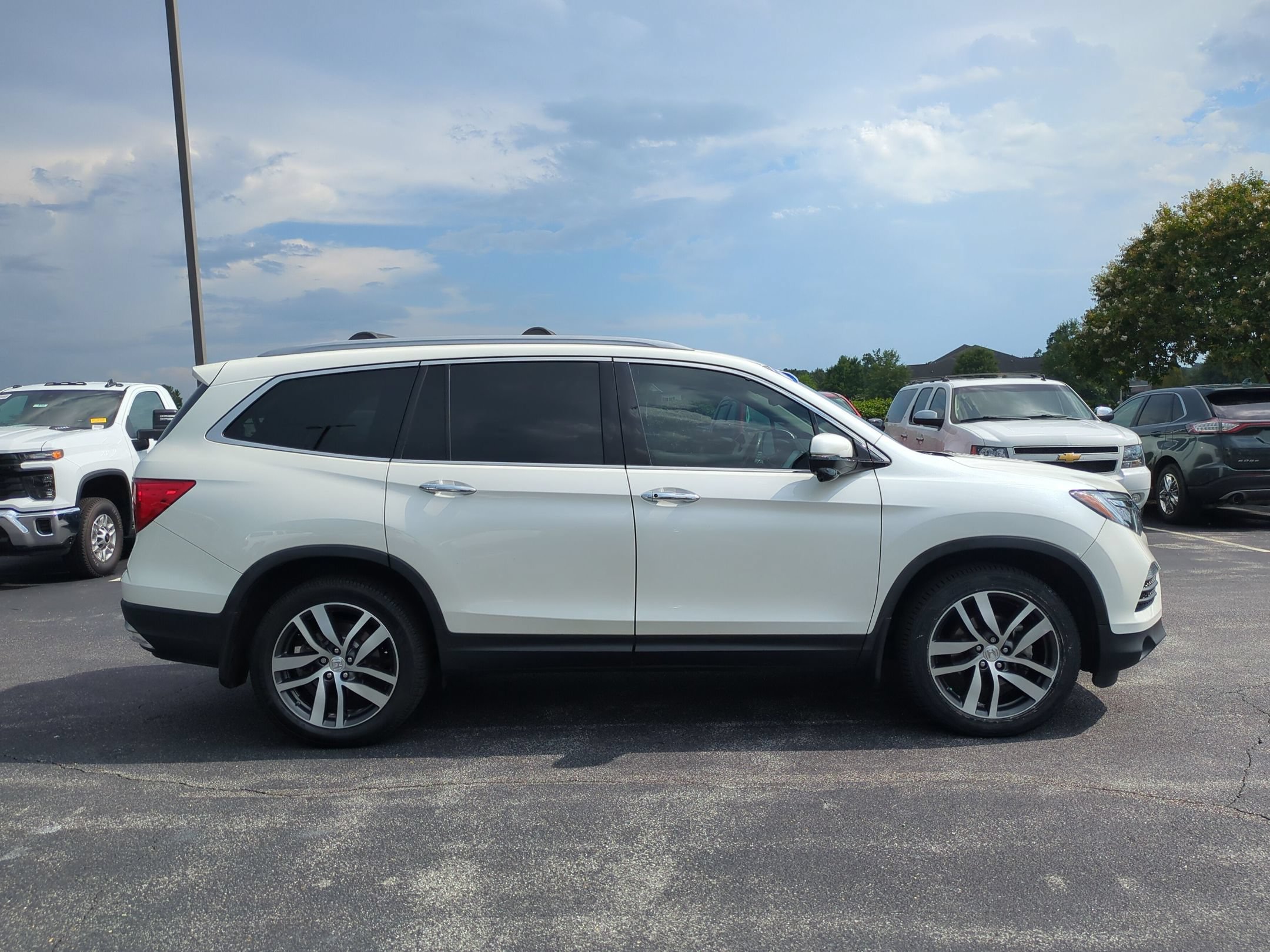 Used 2017 Honda Pilot Touring image 11