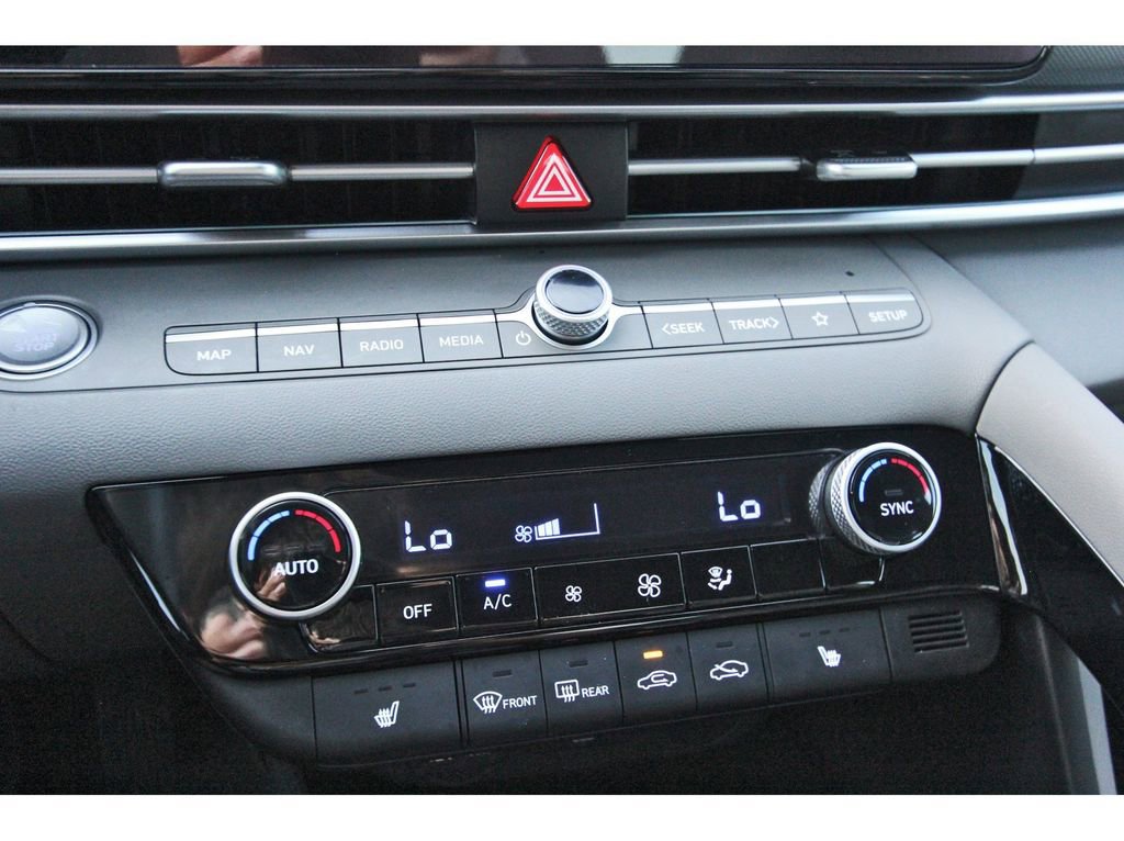 Used 2025 Hyundai Elantra SEL image 27