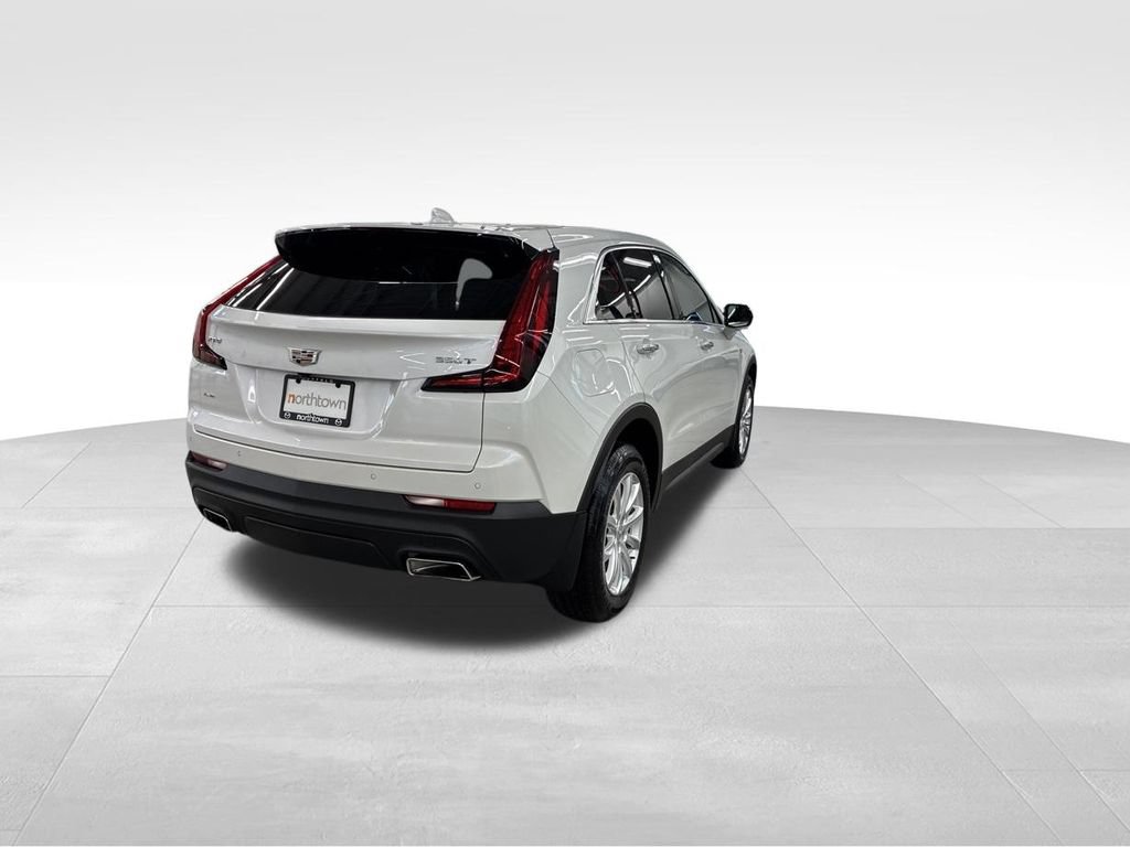 Used 2022 Cadillac XT4 Luxury w/ Cold Weather Package AWD/4WD image 33